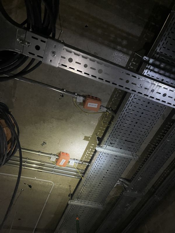 Cable trays, steel conduits and fire-resistant junction boxes under the slab